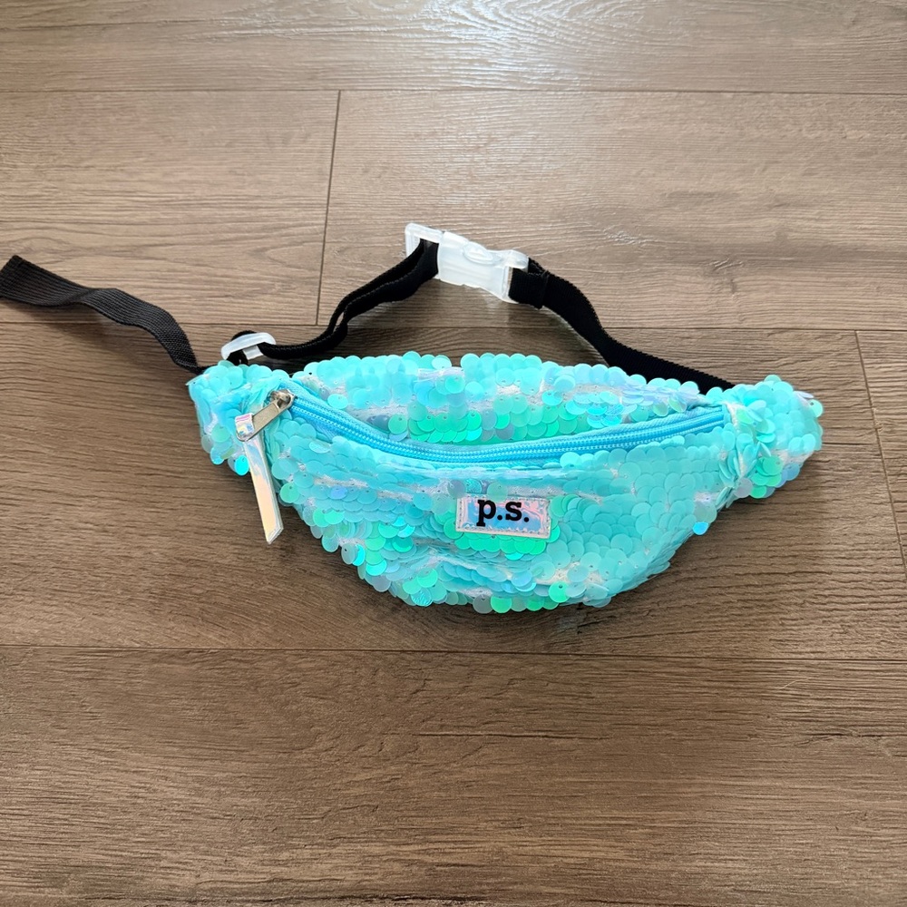 NWOT Aeropostale Kids Aqua Sequin Fanny Pack